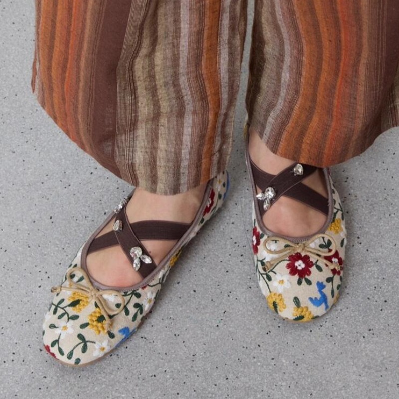 Embroidery Flower Ballet Flats - đánh giá và giá Embroidery Designer